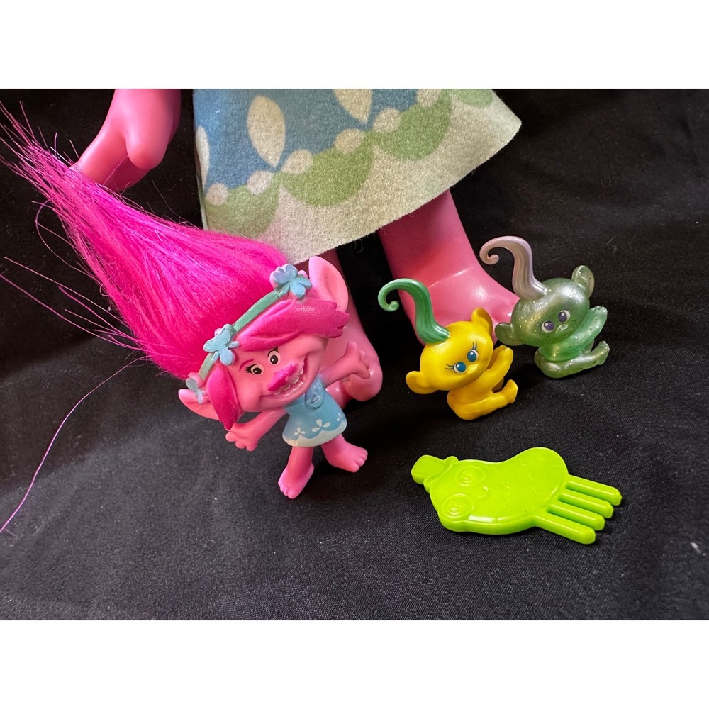 DreamWorks Trolls Poppy Singing Talking LightUp Doll Figure w/ Accessories Works - Picture 2 of 11